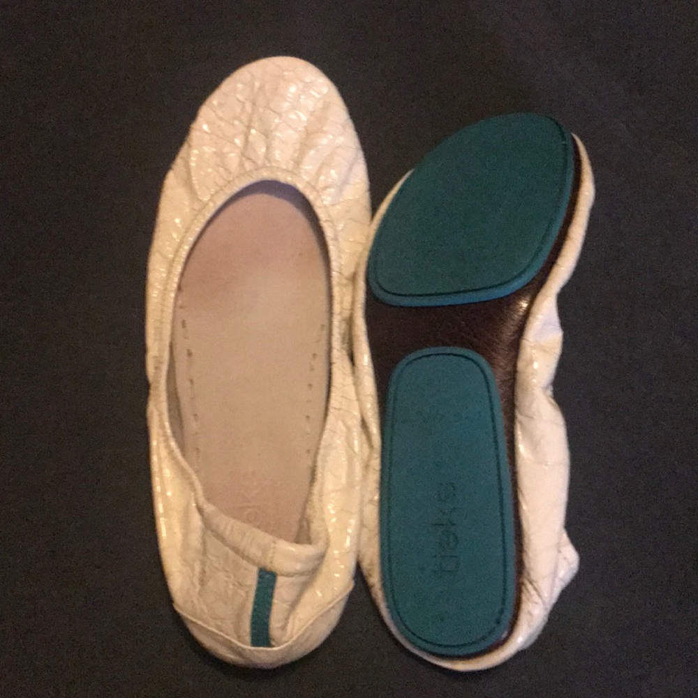 Shiny White Tieks